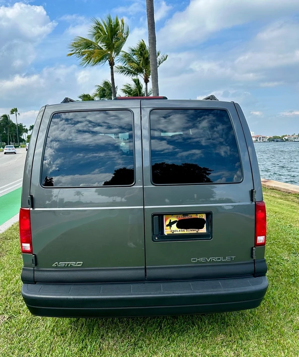 2001 Chevrolet Astro - Image 4 of 21