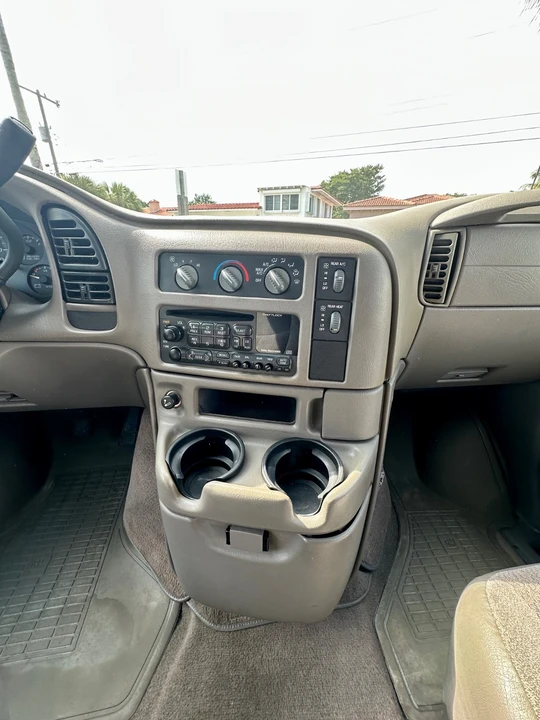 2001 Chevrolet Astro - Image 20 of 21