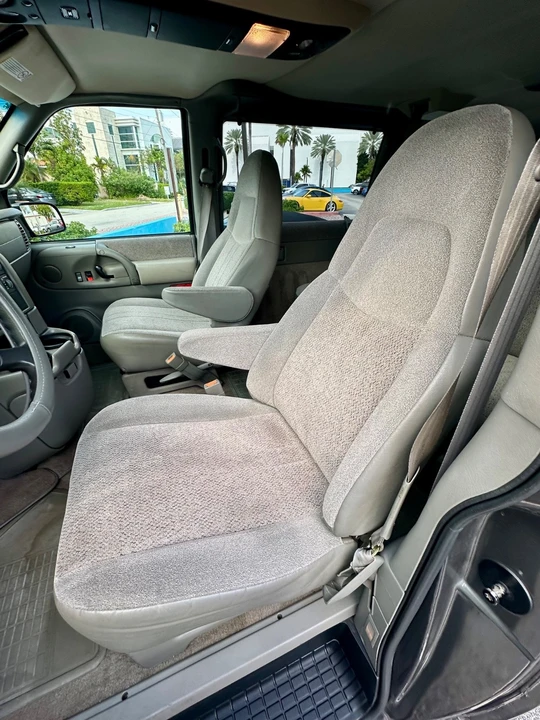 2001 Chevrolet Astro - Image 12 of 21