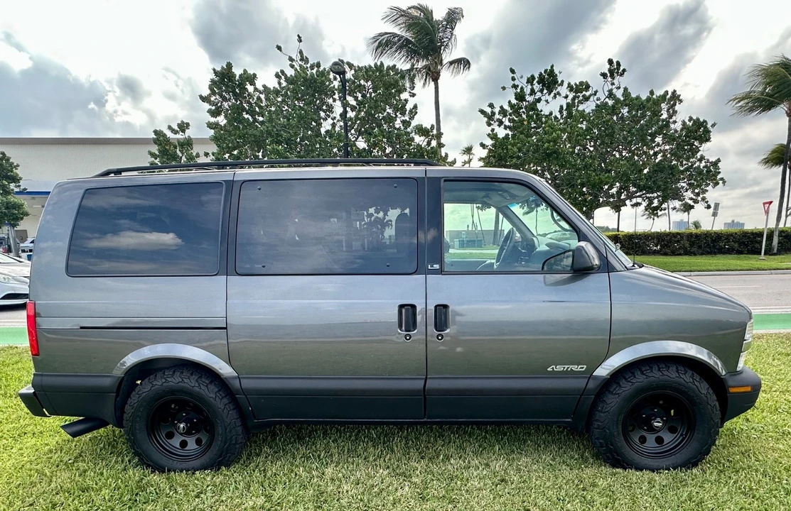 2001 Chevrolet Astro - Image 7 of 21