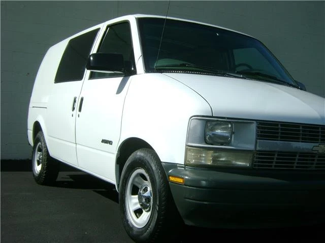 2001 Chevrolet Astro - Image 10 of 12