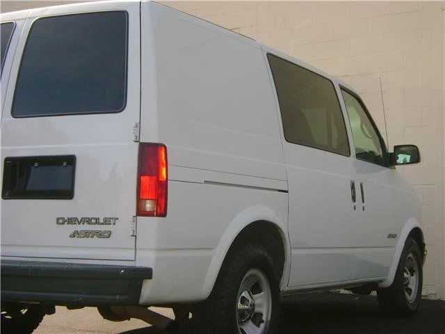 2001 Chevrolet Astro - Image 3 of 12