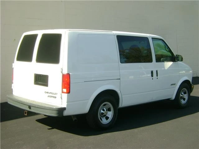2001 Chevrolet Astro - Image 2 of 12