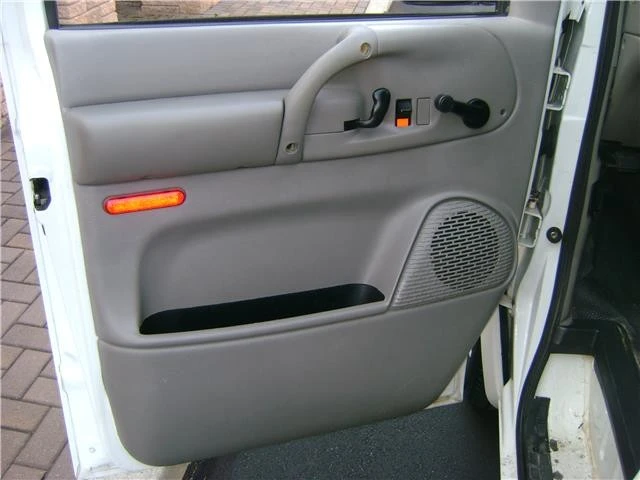 2001 Chevrolet Astro - Image 12 of 12