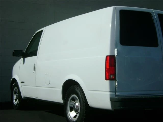 2001 Chevrolet Astro - Image 5 of 12