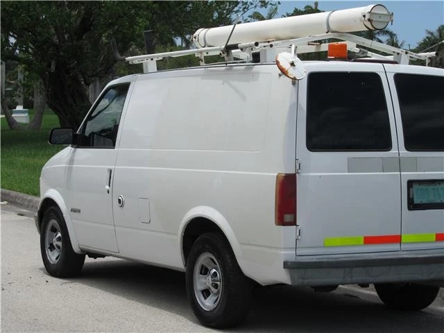 2001 Chevrolet Astro - Image 3 of 12