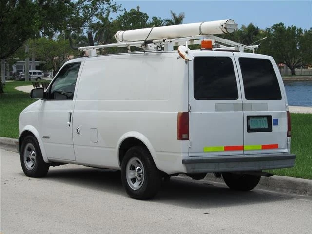 2001 Chevrolet Astro - Image 2 of 12