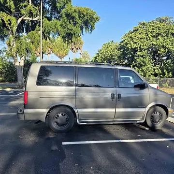 2001 Chevrolet Astro LS Minivan 3D
