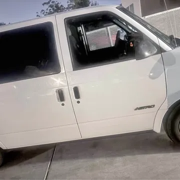 2001 Chevrolet Astro LS Minivan 3D