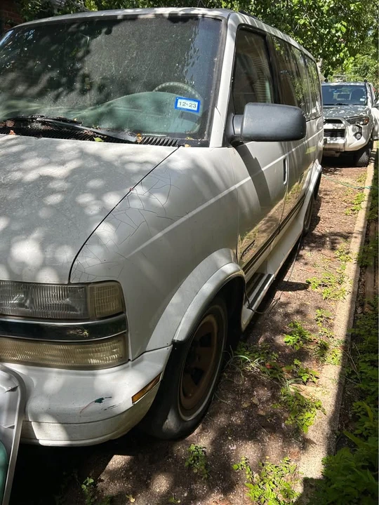 2001 Chevrolet Astro - Image 5 of 6
