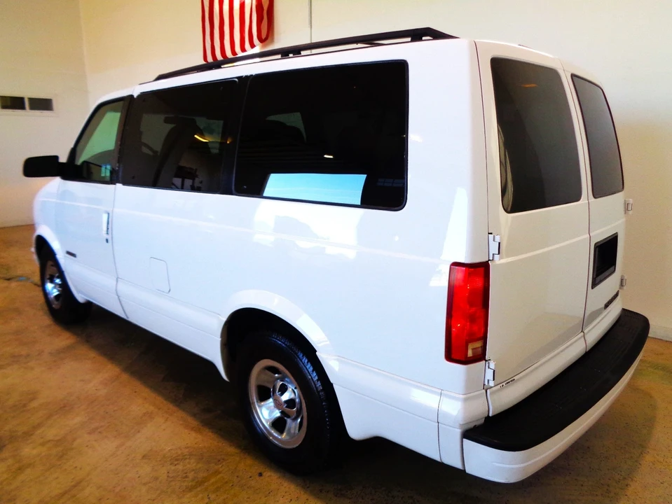 2001 Chevrolet Astro - Image 2 of 20