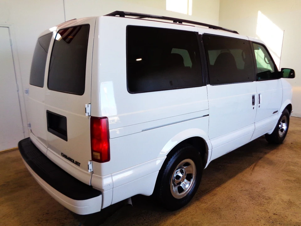 2001 Chevrolet Astro - Image 3 of 20