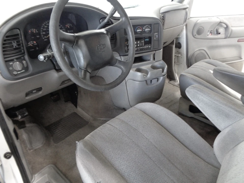 2001 Chevrolet Astro - Image 12 of 20
