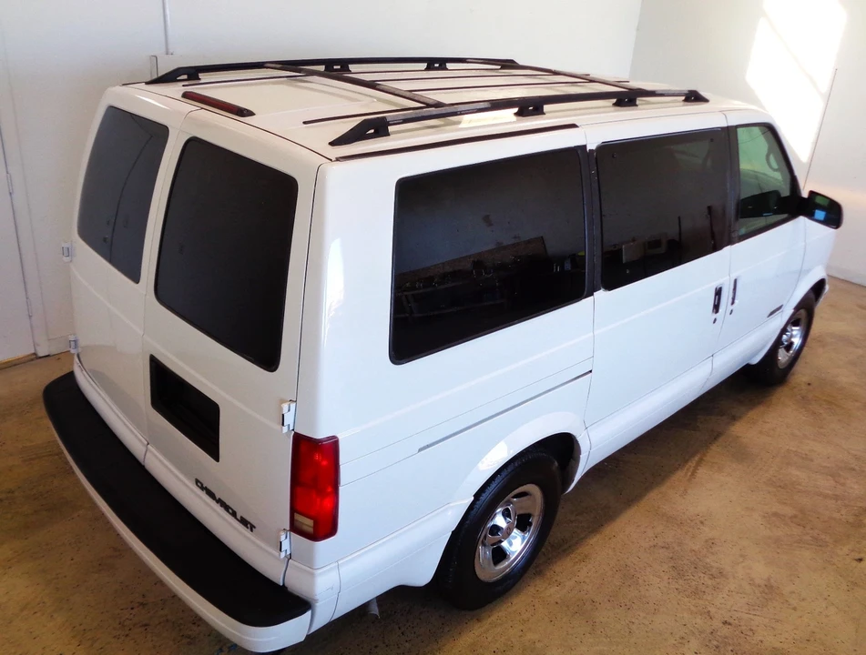 2001 Chevrolet Astro - Image 10 of 20