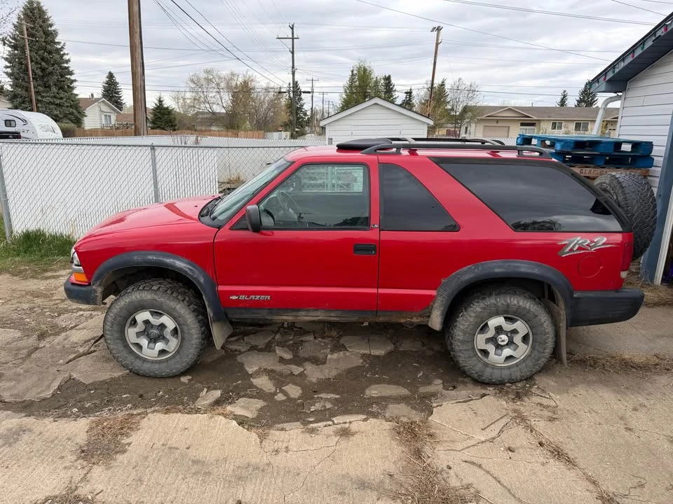 2001 Chevrolet Blazer - Image 2 of 10