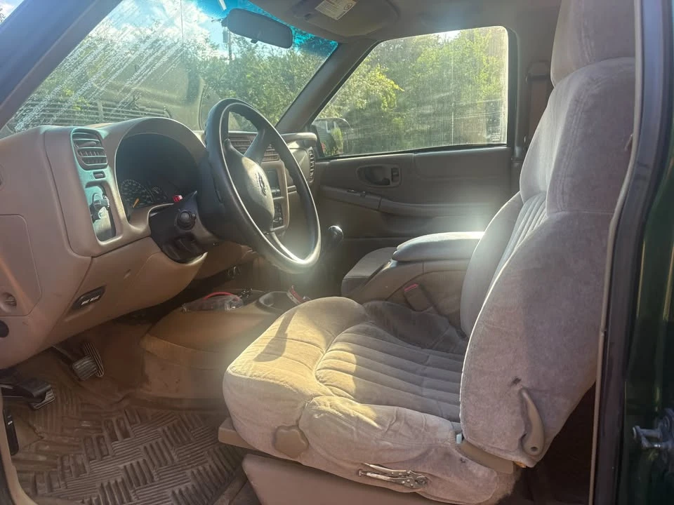 2001 Chevrolet Blazer - Image 3 of 9