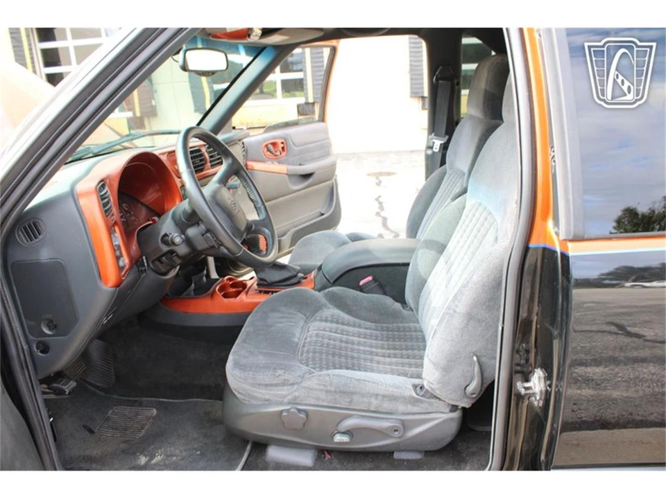 2001 Chevrolet S-10 Blazer 2nd Gen - Image 13 of 31
