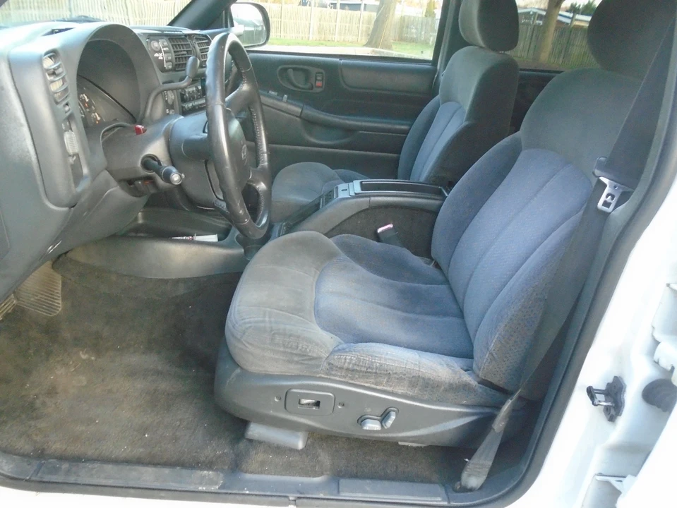 2001 Chevrolet S-10 Blazer 2nd Gen - Image 15 of 21