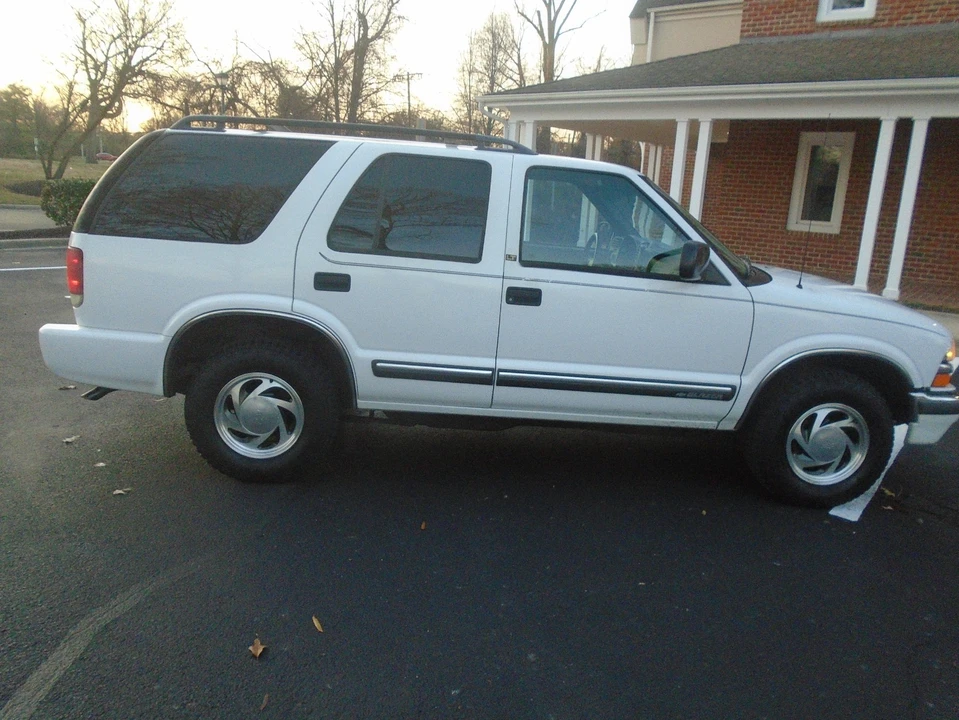 2001 Chevrolet S-10 Blazer 2nd Gen - Image 8 of 21