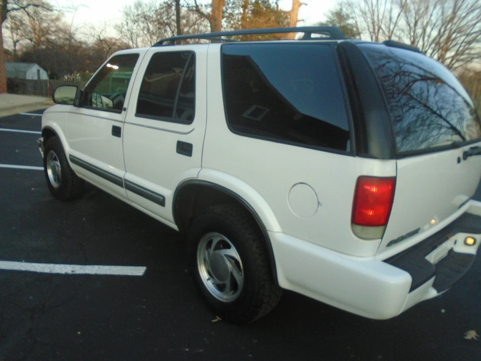 2001 Chevrolet S-10 Blazer 2nd Gen - Image 4 of 21