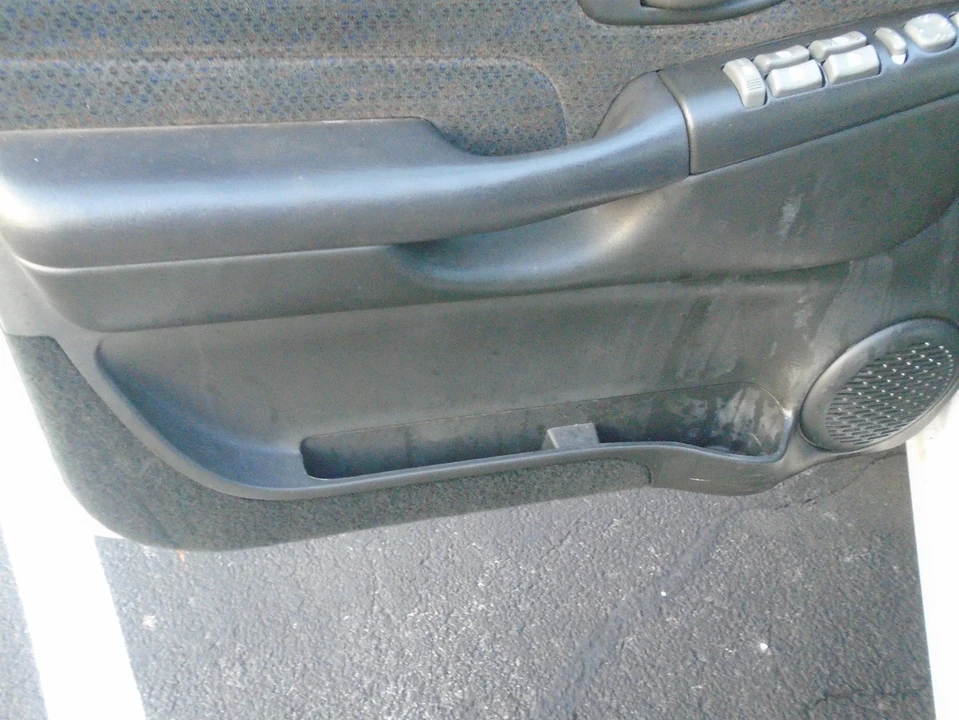 2001 Chevrolet S-10 Blazer 2nd Gen - Image 16 of 21