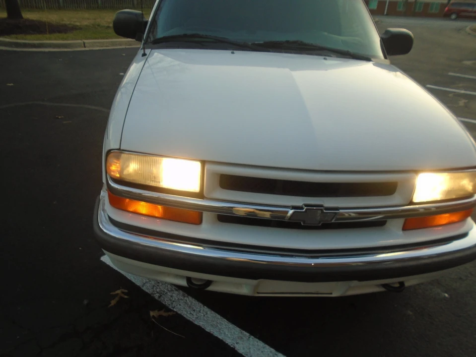 2001 Chevrolet S-10 Blazer 2nd Gen - Image 10 of 21