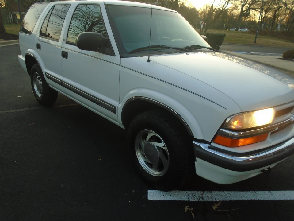 2001 Chevrolet S-10 Blazer 2nd Gen - Image 9 of 21