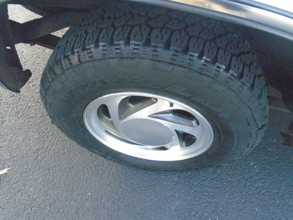 2001 Chevrolet S-10 Blazer 2nd Gen - Image 13 of 21