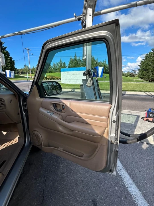 2001 Chevrolet Blazer - Image 16 of 19