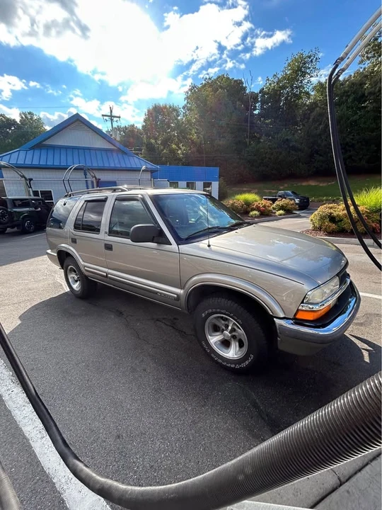2001 Chevrolet Blazer - Image 2 of 19