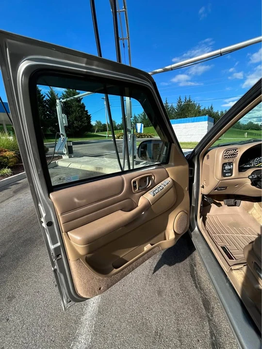 2001 Chevrolet Blazer - Image 8 of 19