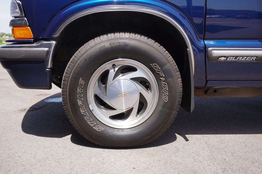2001 Chevrolet S-10 Blazer 2nd Gen - Image 11 of 20