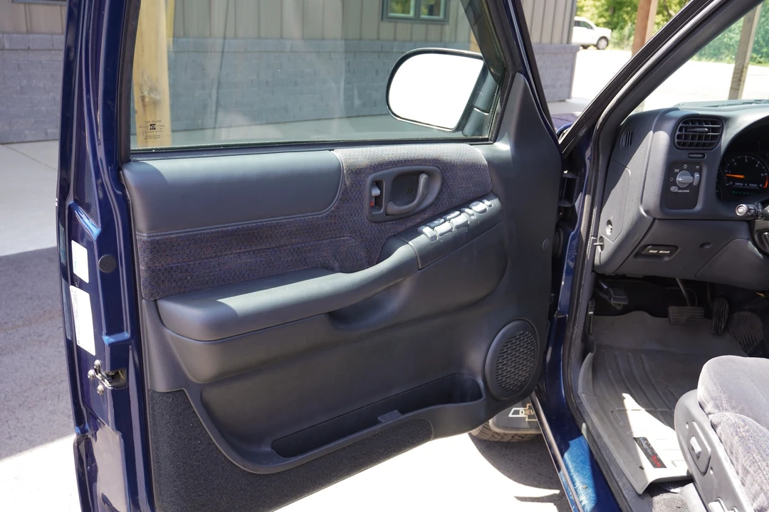 2001 Chevrolet S-10 Blazer 2nd Gen - Image 16 of 20