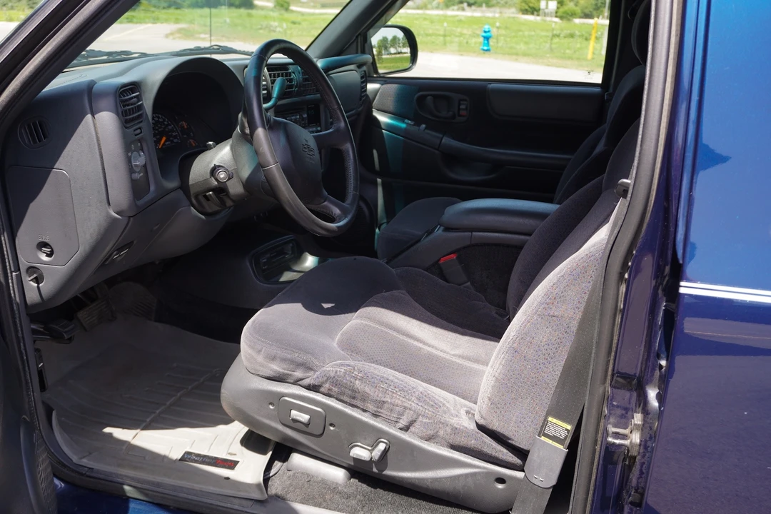 2001 Chevrolet S-10 Blazer 2nd Gen - Image 14 of 20