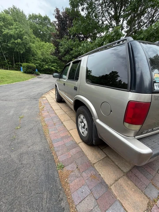 2001 Chevrolet S-10 Blazer 2nd Gen - Image 3 of 12