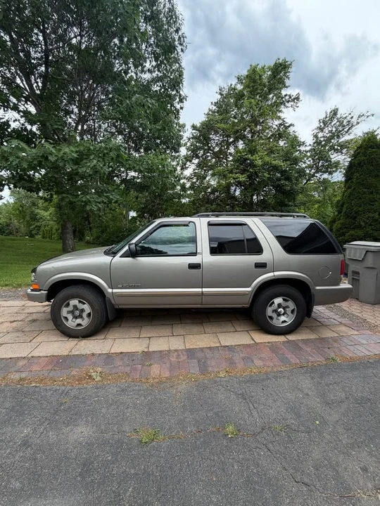 2001 Chevrolet S-10 Blazer 2nd Gen - Image 2 of 12