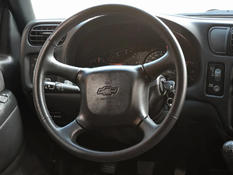 2001 Chevrolet S-10 Blazer 2nd Gen - Image 16 of 21