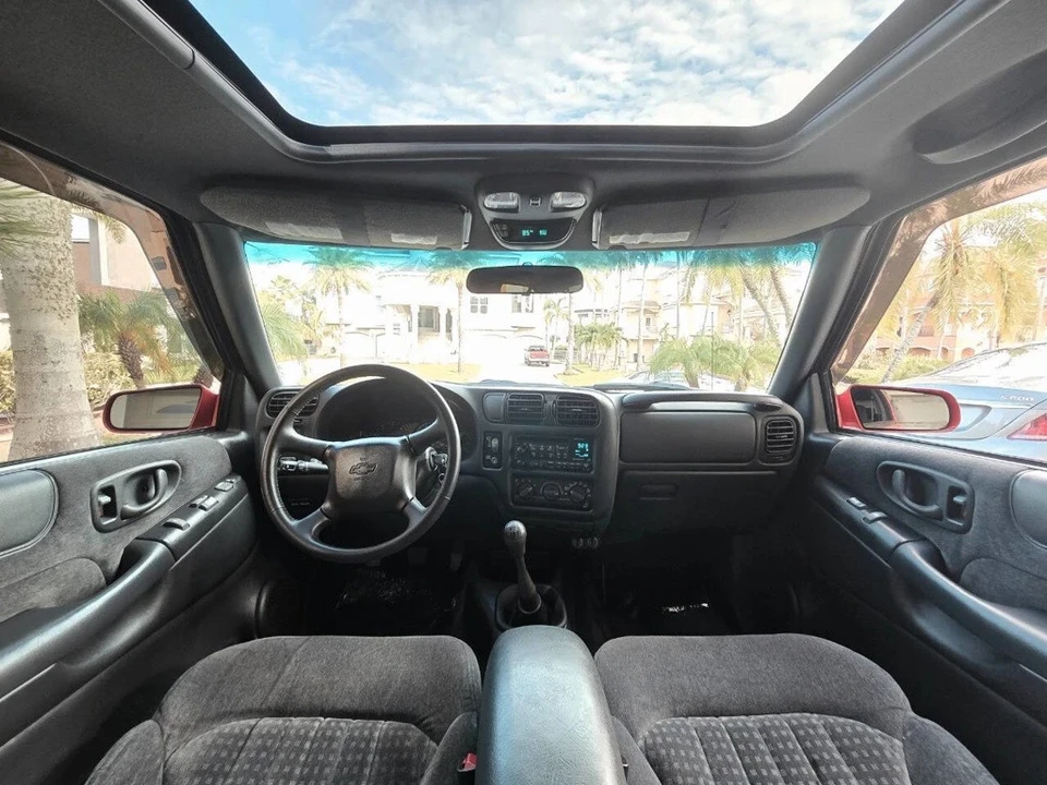 2001 Chevrolet S-10 Blazer 2nd Gen - Image 14 of 21