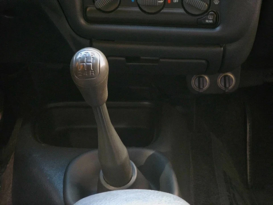 2001 Chevrolet S-10 Blazer 2nd Gen - Image 15 of 21