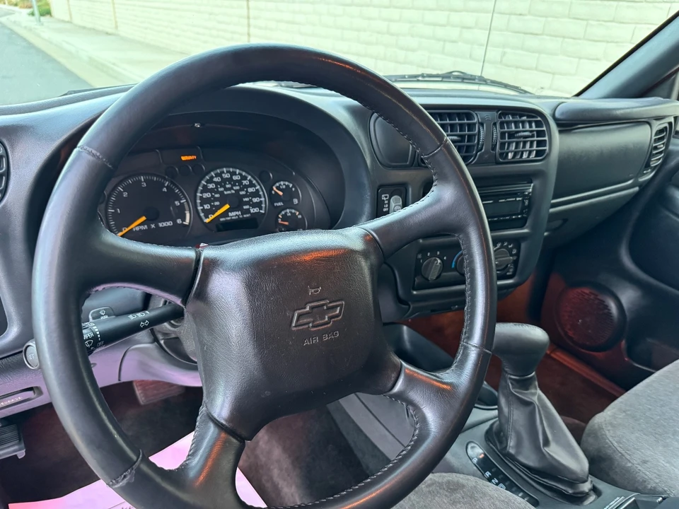 2001 Chevrolet S-10 Blazer 2nd Gen - Image 11 of 17
