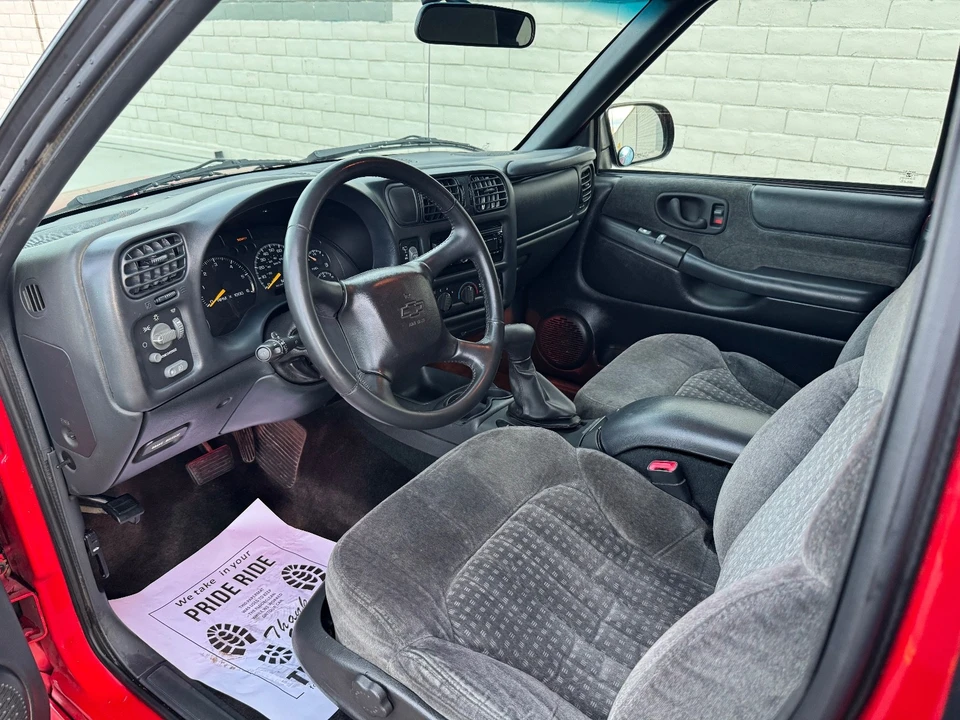 2001 Chevrolet S-10 Blazer 2nd Gen - Image 10 of 17
