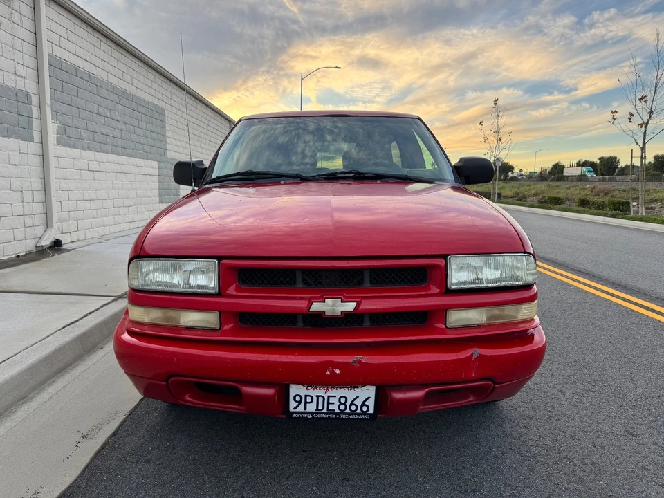 2001 Chevrolet S-10 Blazer 2nd Gen - Image 2 of 17