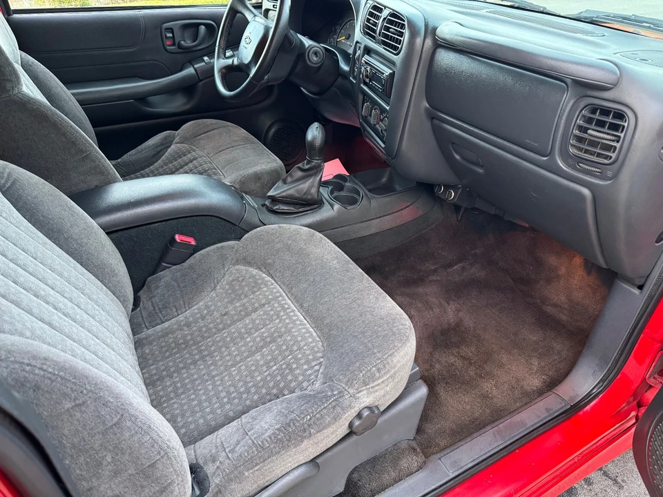 2001 Chevrolet S-10 Blazer 2nd Gen - Image 13 of 17
