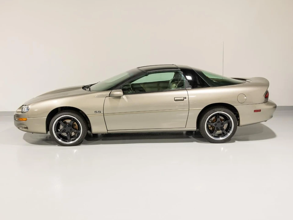 2001 Chevrolet Camaro SS 4th Gen - Image 11 of 31