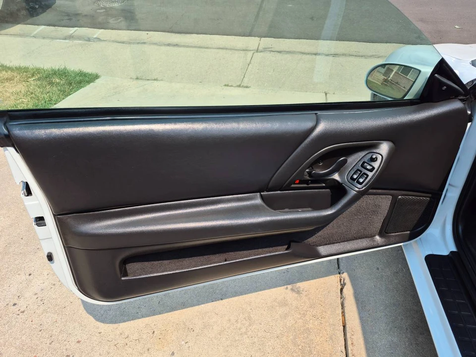 2001 Chevrolet Camaro SS 4th Gen - Image 10 of 21