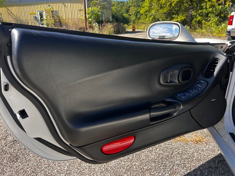 2001 Chevrolet Corvette C5 - Image 11 of 31