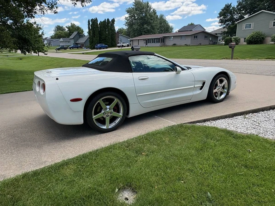 2001 Chevrolet Corvette C5 - Image 2 of 11