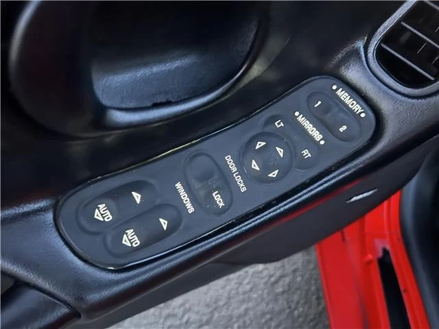 2001 Chevrolet - Image 24 of 31