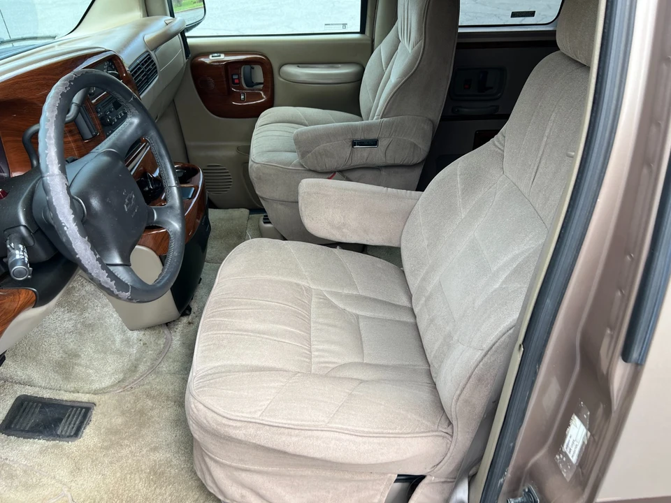 2001 Chevrolet Express - Image 10 of 21