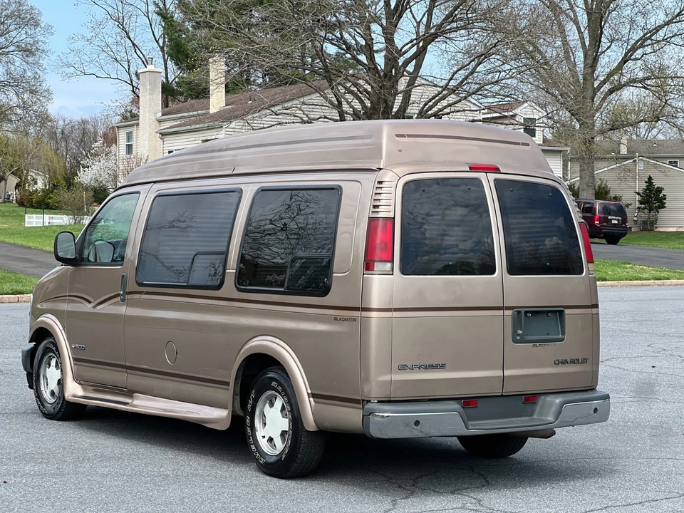 2001 Chevrolet Express - Image 4 of 21